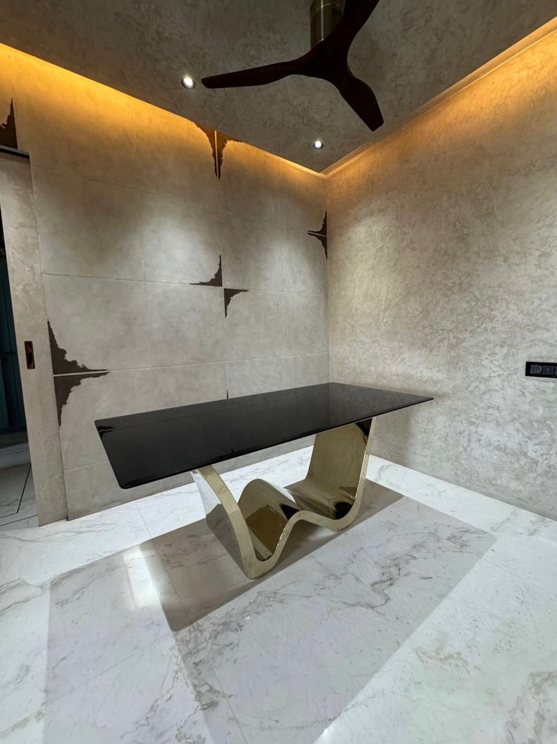 SCULPTED MECHANICAL TABLE